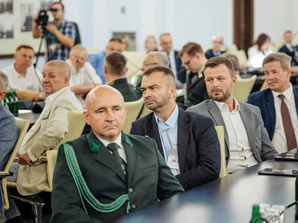 Drzewiarze, myśliwi i leśnicy ramię w ramię blokują ochronę przyrody. Branża drzewna lekceważy naukowe podejście, które jasno wskazują na konieczność pozostawienia starych lasów bez gospodarczej ingerencji, domagając się „ograniczeń ochrony biernej”. Fot. Archiwum PNRWI