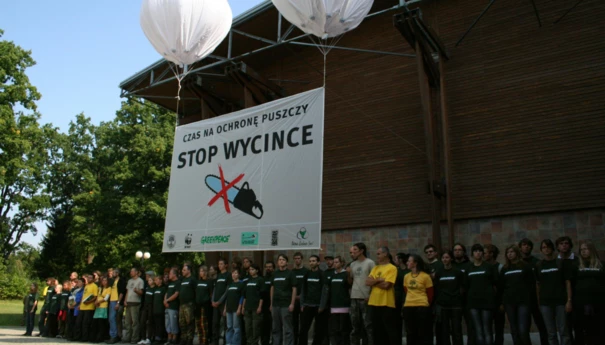 Pokojowa demonstracja organizacji pozarządowych działających na rzecz ochrony Puszczy Białowieskiej...