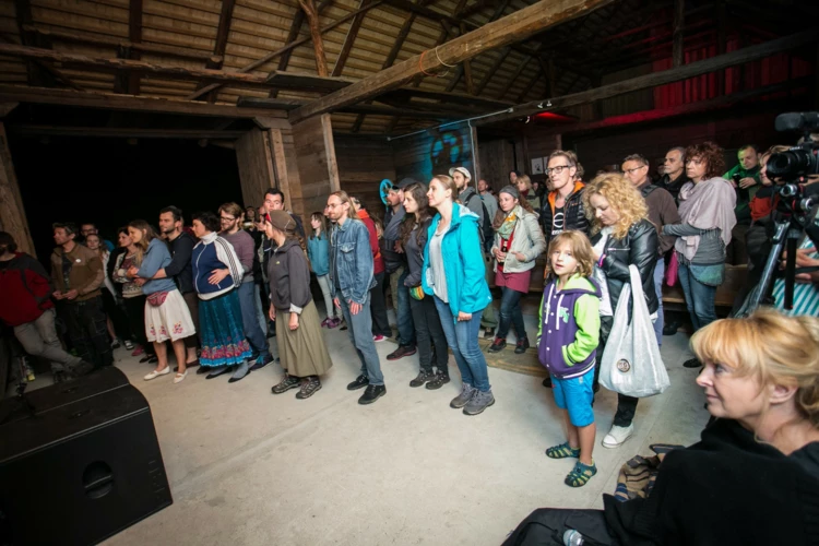 Publiczność, koncert "Dla Puszczy, dla Janusza". Fot. Cezary Kowalski