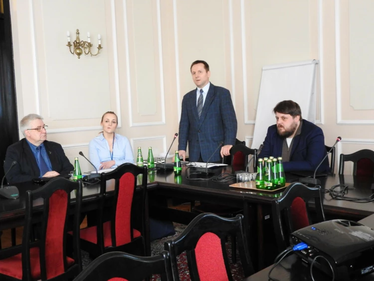 „Potrzeby natury – czy Puszcza Białowieska wymaga ingerencji człowieka?”. Wydarzenie objął swym patronatem Wicemarszałek Sejmu dr Stanisław Tyszka.