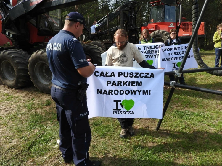 puszcza-blokada-harwester-2017-06-08-dscn2916.JPG